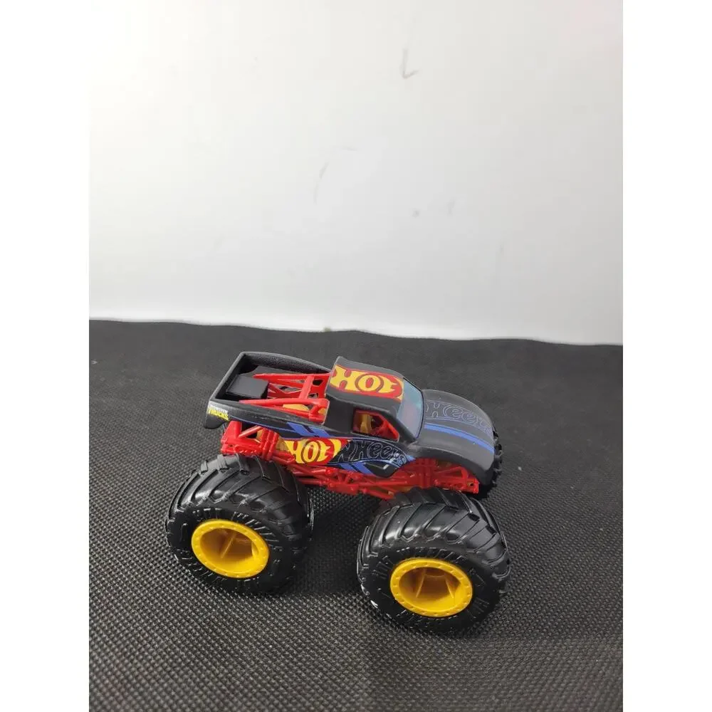 2020 Hot Wheels Monster Trucks Scorpion Sting Raceway Podium Crasher Loose